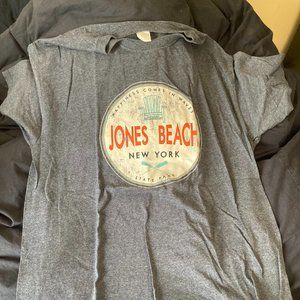 Grey Jones Beach NY t shirt large